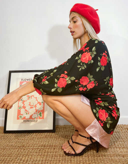 ASOS DESIGN - Top con maniche a kimono voluminose e scollo profondo a V con stampa con rose, 4 di 4