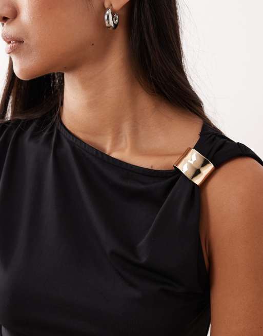 ASOS DESIGN - Top con scollo a barchetta drappeggiato con decorazione metallica nero, 2 di 4