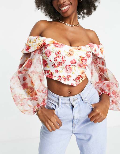 ASOS DESIGN - Top con spalle scivolate e maniche in organza rosa a fiori