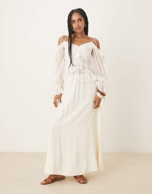 ASOS DESIGN - Top con spalle scoperte e volant con laccetti sulle maniche colore neutro, 4 di 4