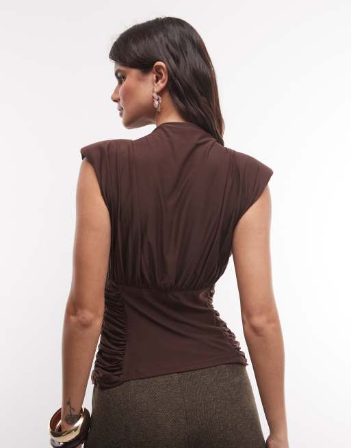 ASOS DESIGN top con vita arricciata, collo integrato e spalline imbottite in cioccolato, 4 di 4