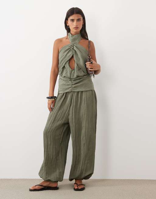 ASOS DESIGN top coordonné avec détail écharpe froissée en kaki, 2 de 4