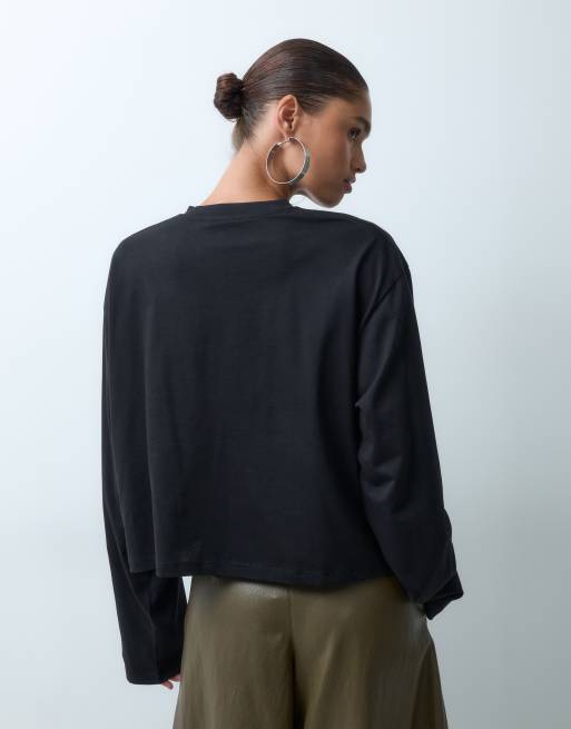 ASOS DESIGN top corto boxy a maniche lunghe con scollo a V nero, 3 di 4