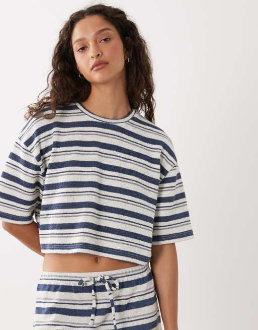 ASOS DESIGN - Top corto in jersey lavorato a righe blu e crema in coordinato 