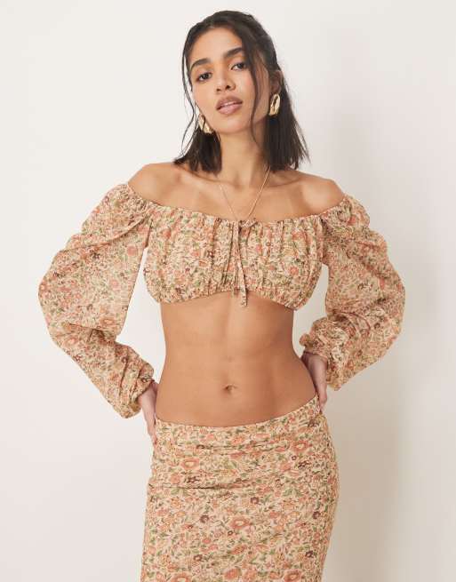 ASOS DESIGN - Top corto milkmaid a maniche lunghe a fiori in coordinato