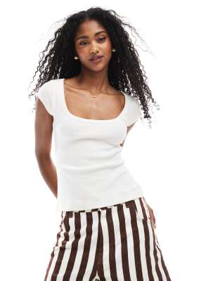 ASOS DESIGN - Top côtelé à mancherons et encolure dégagée avec larges bordures - Crème-Blanc