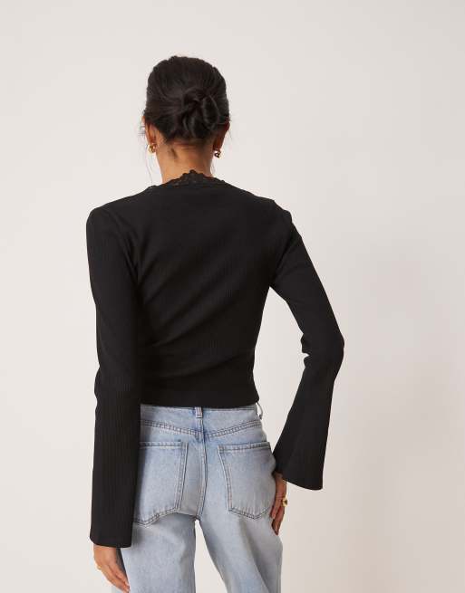 ASOS DESIGN - Top côtelé à manches évasées avec col V et bordures dentelle - Noir, 2 de 4