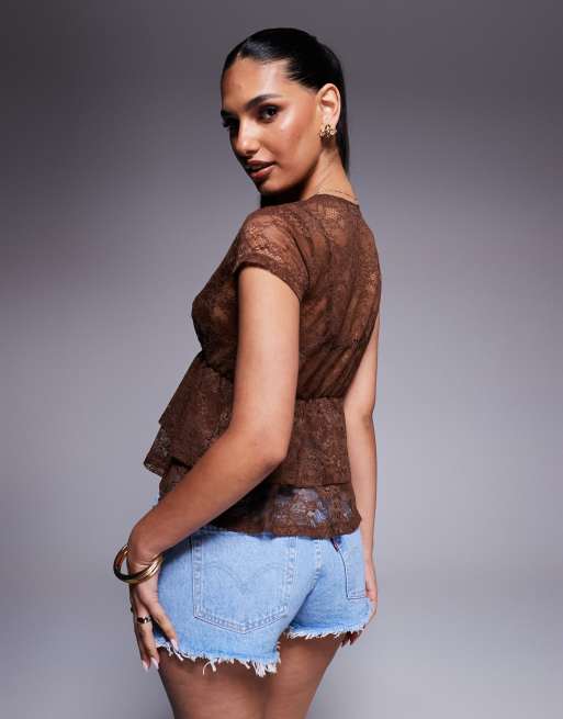 ASOS DESIGN - Top da festival marrone in pizzo trasparente con doppio volant e allacciatura sul davanti, 2 di 4