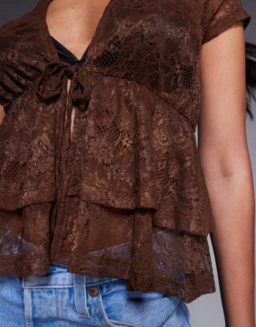 ASOS DESIGN - Top da festival marrone in pizzo trasparente con doppio volant e allacciatura sul davanti, 3 di 4