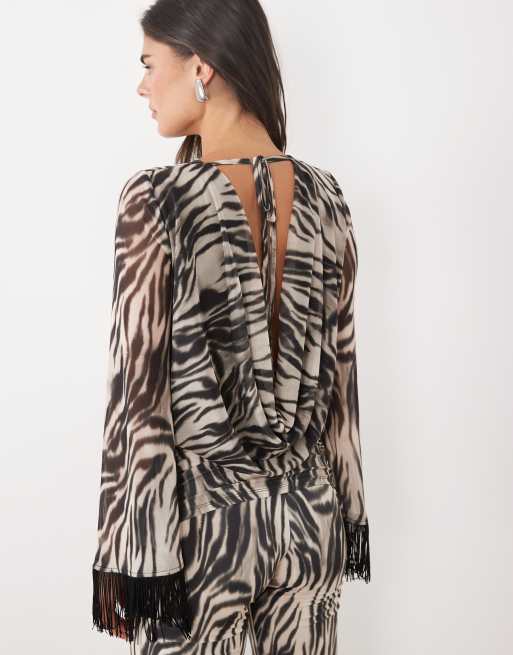 ASOS DESIGN - top de cebra con mangas de ángel y flecos, 4 de 4