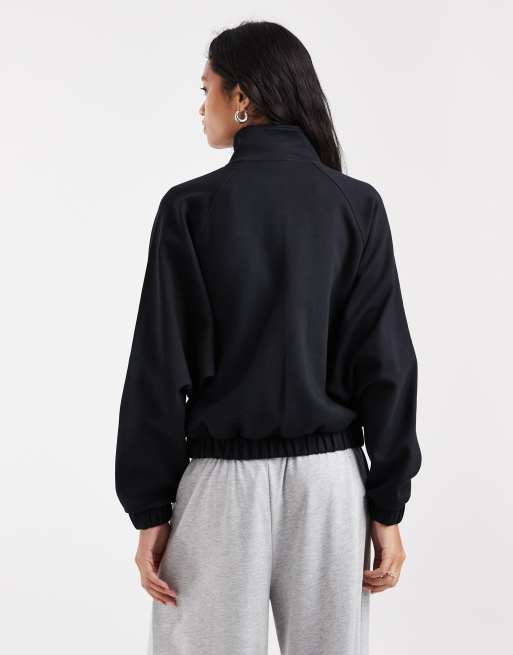 ASOS DESIGN - top de chándal interlock con cremallera integral en negro y rojo, 4 de 4