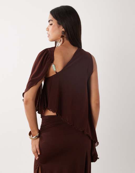 ASOS DESIGN - top de gasa elástica drapeado asimétrico tipo capa con ribete en chocolate, 4 de 4