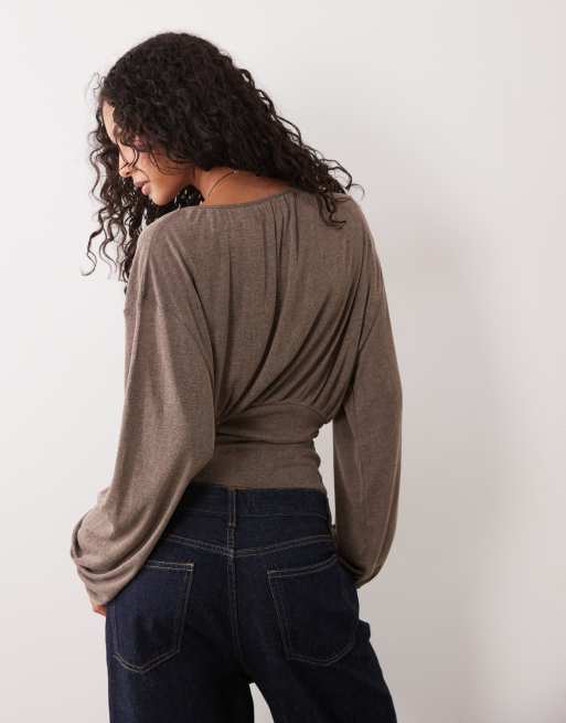 ASOS DESIGN - Top de manga larga con detalle de cintura ajustada en chocolate, 4 de 4