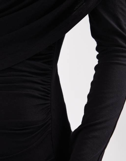 ASOS DESIGN top de manga larga con hombro drapeado cruzado en negro, 3 de 4
