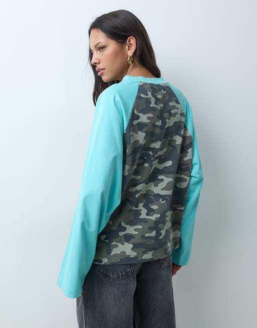 ASOS DESIGN top de manga raglán en camuflaje azul aguamarina, 4 de 5