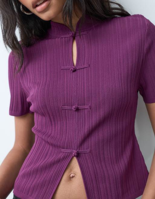 ASOS DESIGN top de punto acanalado con cuello mao en ciruela, 2 de 5
