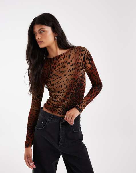 ASOS DESIGN - top de punto semitransparente de tacto suave con fruncido lateral en leopardo oscuro - view 1