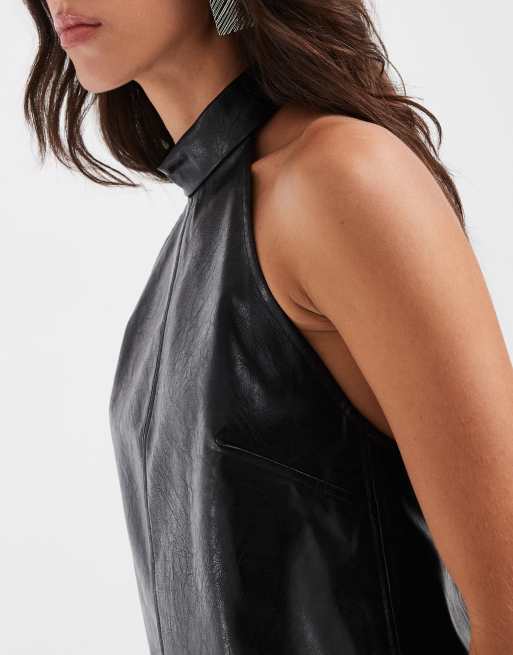 ASOS DESIGN top dos nu ajusté en imitation cuir noir effet craquelé, 2 de 4