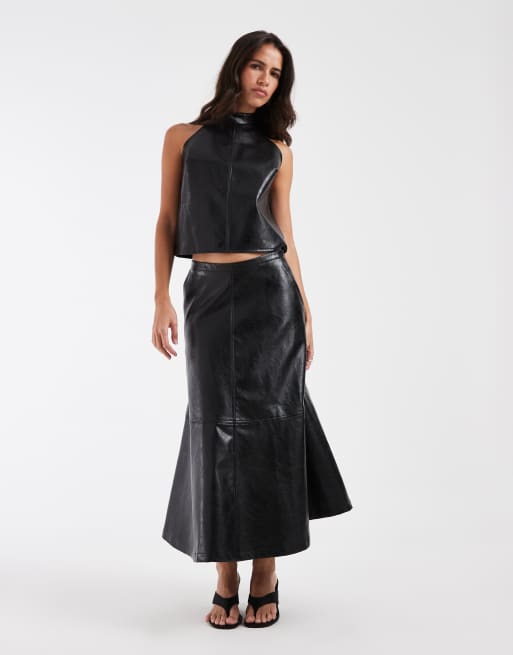 ASOS DESIGN top dos nu ajusté en imitation cuir noir effet craquelé, 4 de 4