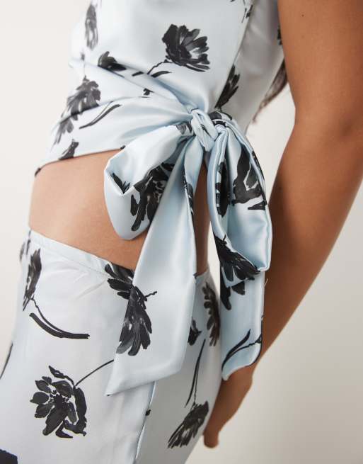 ASOS DESIGN - Top dos nu d'ensemble en satin à imprimé fleuri - Bleu, 3 de 4