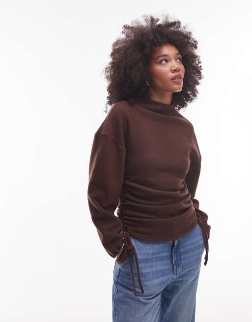 ASOS DESIGN - Top doux au toucher avec encolure montante et manches chauve-souris - Chocolat foncé