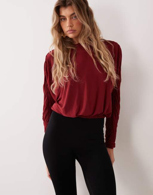 ASOS DESIGN top drapeado sin espalda con hombreras en burdeos, 4 de 4