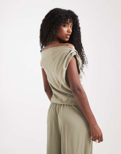 ASOS DESIGN - Top drappeggiato in lyocell color kaki con spalle scoperte, 2 di 4