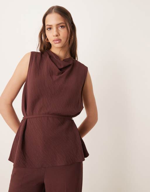 ASOS DESIGN - Top drappeggiato sartoriale color cioccolato con cintura sottile in coordinato 