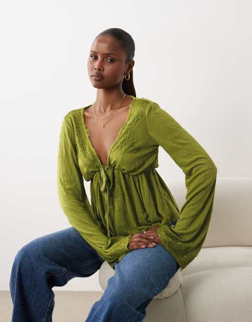 ASOS DESIGN - Top effet froissé à manches évasées avec décolleté plongeant et bordures dentelle - Vert, 2 de 4