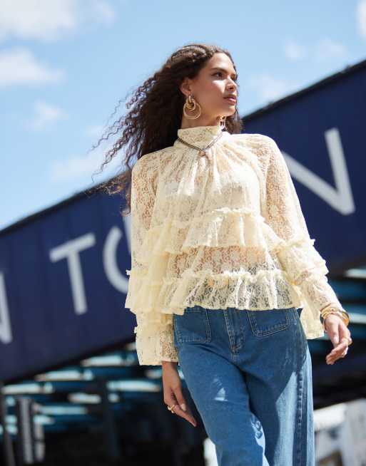 ASOS DESIGN - Top en dentelle avec col montant et volants étagés - Crème