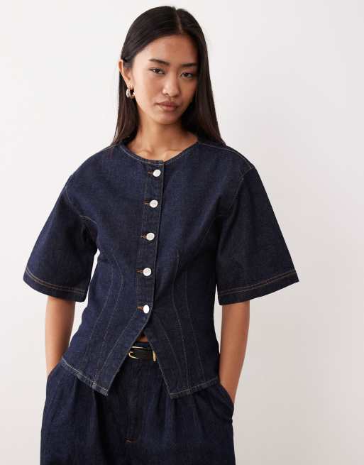 ASOS DESIGN - Top en jean sans col à manches courtes et taille cintrée - Indigo | ASOS