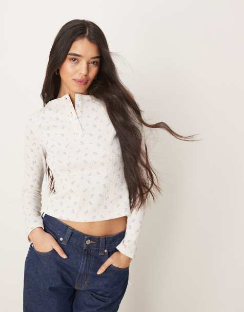 ASOS DESIGN - Top en tissu gaufré à petites fleurs avec col boutonné - Crème - view 1