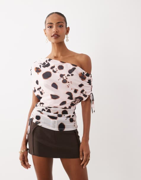 ASOS DESIGN - Top en tulle à épaule froncée asymétrique et taille cintrée avec imprimé à pois abstrait - Rose - view 1