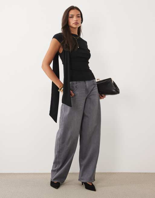 ASOS DESIGN top fluido asimétrico con ribete de encaje en oliva, 2 de 4