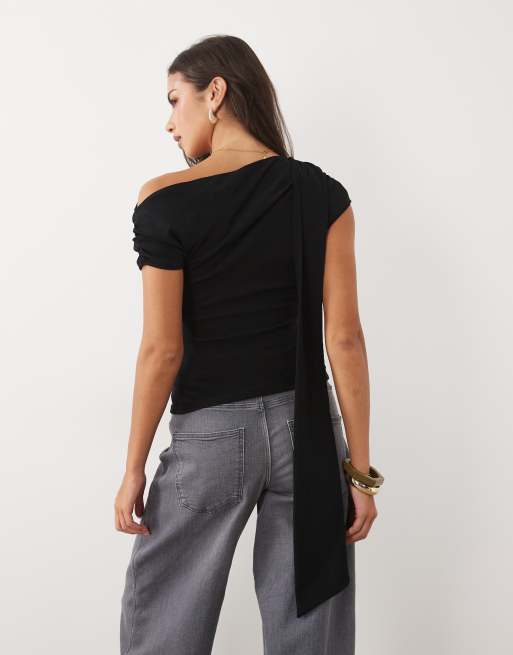 ASOS DESIGN top fluido asimétrico con ribete de encaje en oliva, 4 de 4