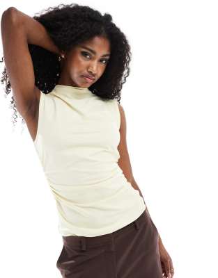 ASOS DESIGN - Top froncé à col montant - Babeurre-Jaune