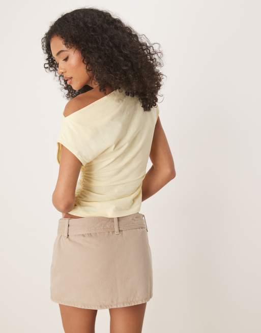 ASOS DESIGN - Top froncé sur les côtés à manches longues et épaules dénudées - Beurre, 2 de 4