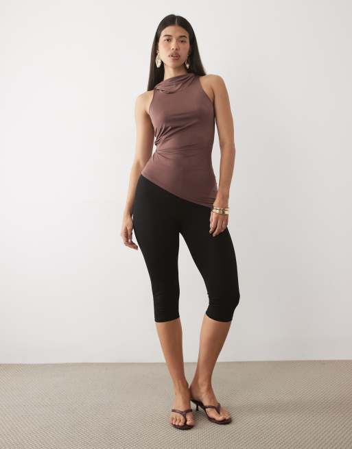 ASOS DESIGN top fruncido con capucha en chocolate, 2 de 4