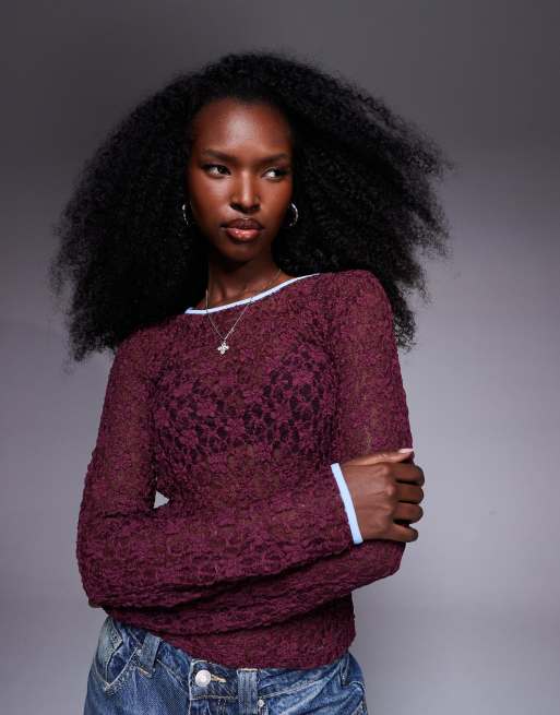 ASOS DESIGN - Top girocollo in pizzo color mora semitrasparente con profili blu a contrasto