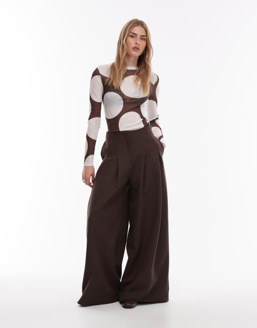 ASOS DESIGN - Top girocollo marrone in maglia trasparente a pois, 4 di 4