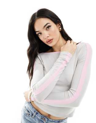 ASOS DESIGN - Top grigio mélange con scollo rotondo sul retro e profili rosa