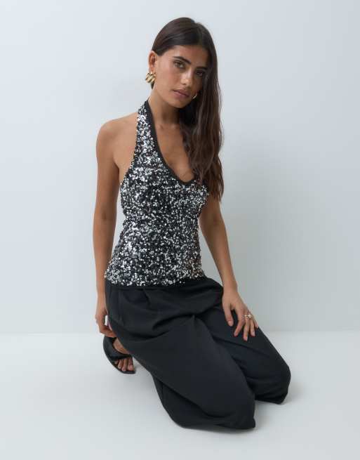 ASOS DESIGN top halter con paillettes e inserti in rete nero e argento, 3 di 5