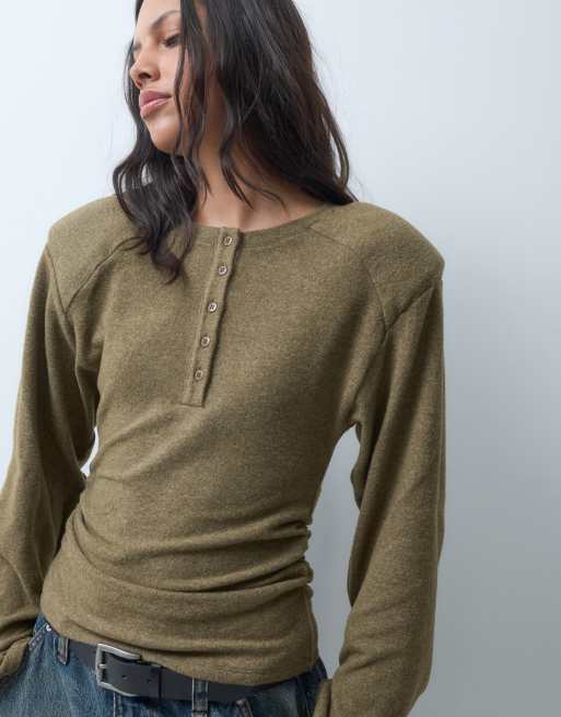 ASOS DESIGN top Henley Supersoft à manches longues cintré à la taille vert olive, 2 de 9