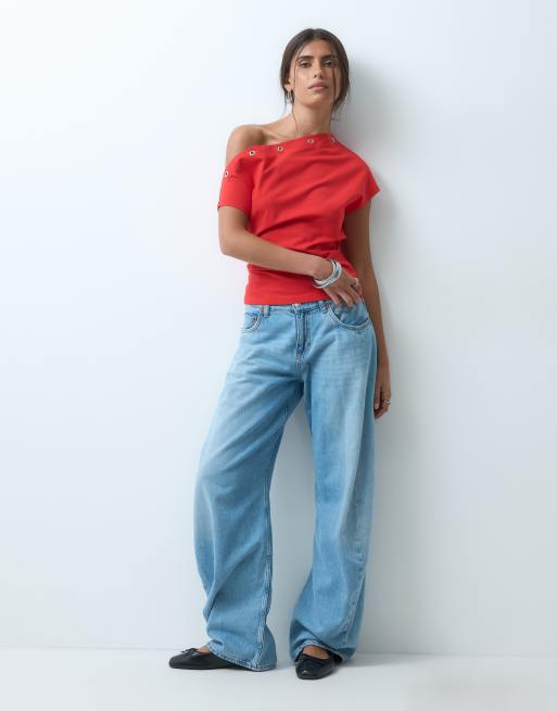ASOS DESIGN top i polyamid med øjeletsdetalje og offshoulder i rød, 4 af 4