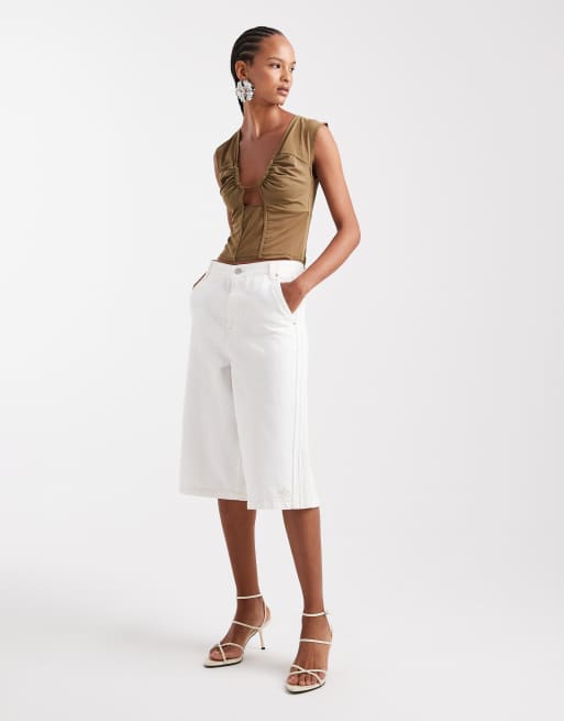 ASOS DESIGN – Top in Khakigrün mit transparenten Netzstoffeinsätzen und tiefem Ausschnitt, 2 von 4