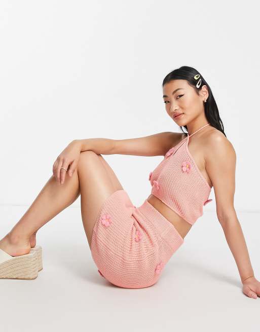 ASOS DESIGN - Top in maglia allacciato al collo con fiori 3D in coordinato, 3 di 4
