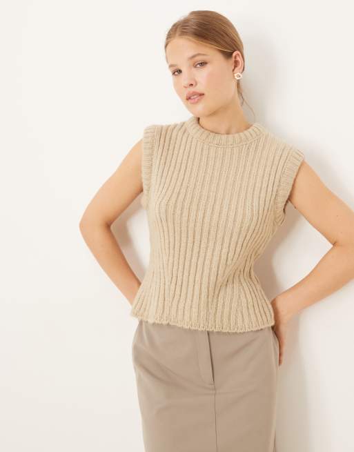 ASOS DESIGN - Top in maglia color avena a coste con dettagli imbottiti 