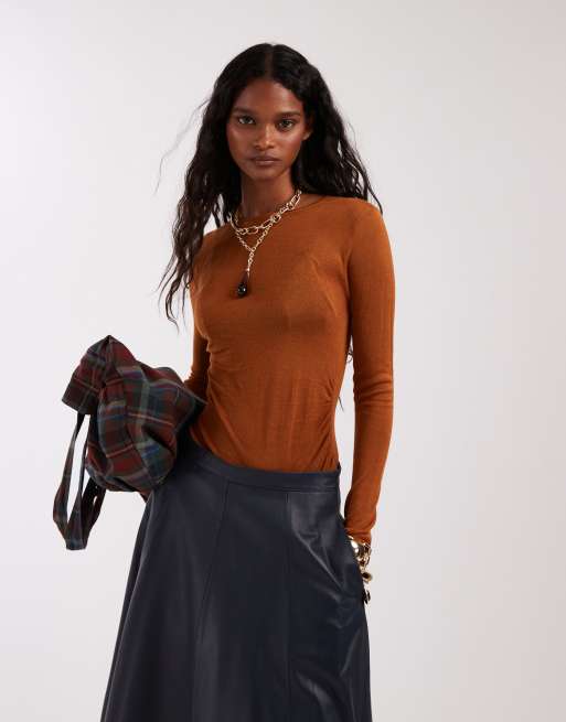 ASOS DESIGN - Top in maglia morbida al tatto color ruggine con arricciatura laterale