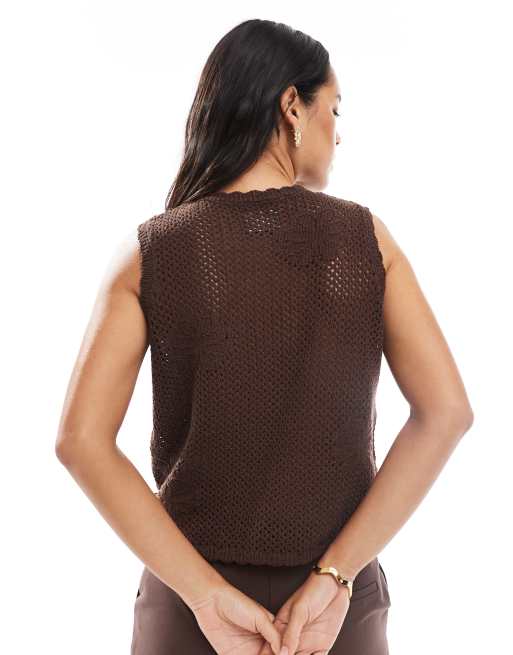 ASOS DESIGN - Top in maglia traforata marrone a fiori con bottoni, 3 di 4
