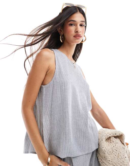ASOS DESIGN - Top in misto lino a righe aperto dietro in coordinato